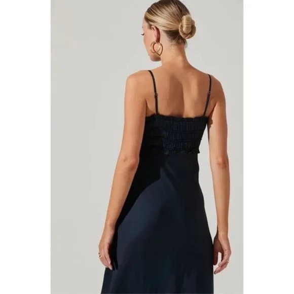 ASTR The Label Zola Smocked Satin Midnight Navy Blue Midi Slip Dress Size‎ Small - Picture 2 of 9